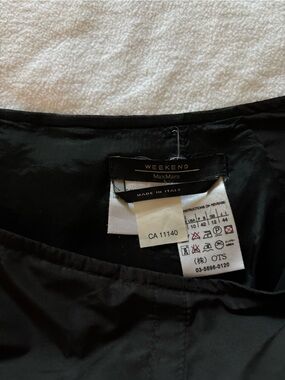 Weekend Max Mara Black pleated skirt , side zip